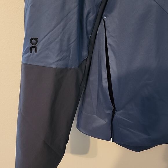NEW On Insulator Water Repellent Hooded Jacket - Picture 13 of 14